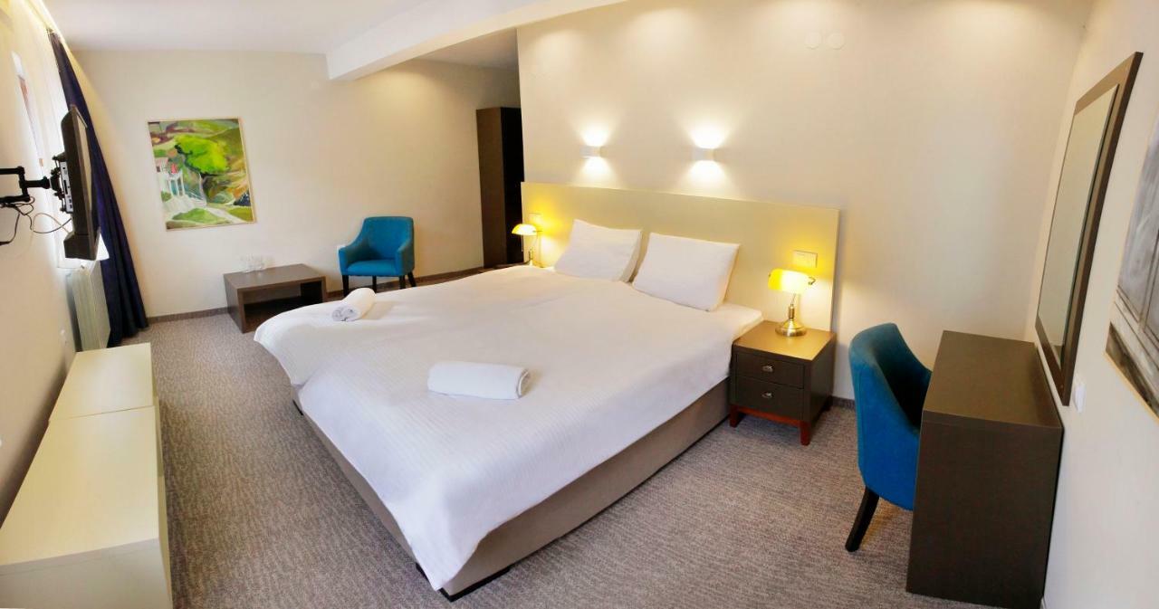 Hotel Happy Dimitrovgrad Zewnętrze zdjęcie
